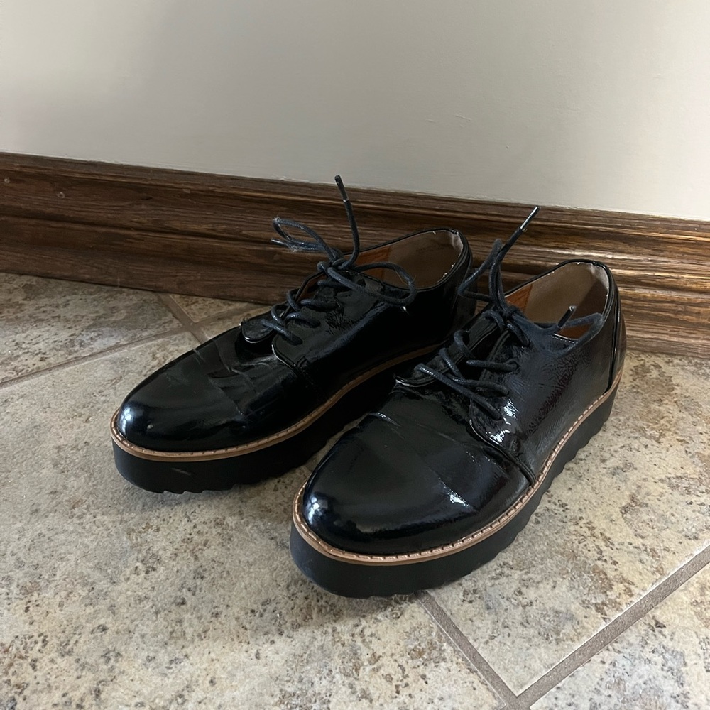 Size 6 loafers - shiny platform